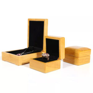 صندوق مجوهرات من الخشب الصلب