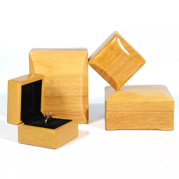 Caixa de joias de madeira maciça