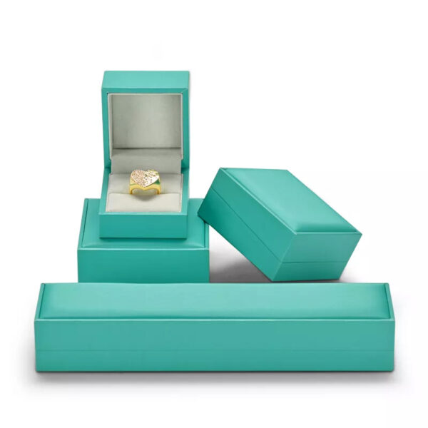 Подарочная коробка для ювелирных изделий из кожи