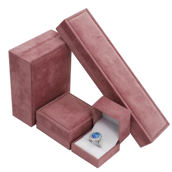 Κουτί κοσμημάτων με επένδυση από βελούδο