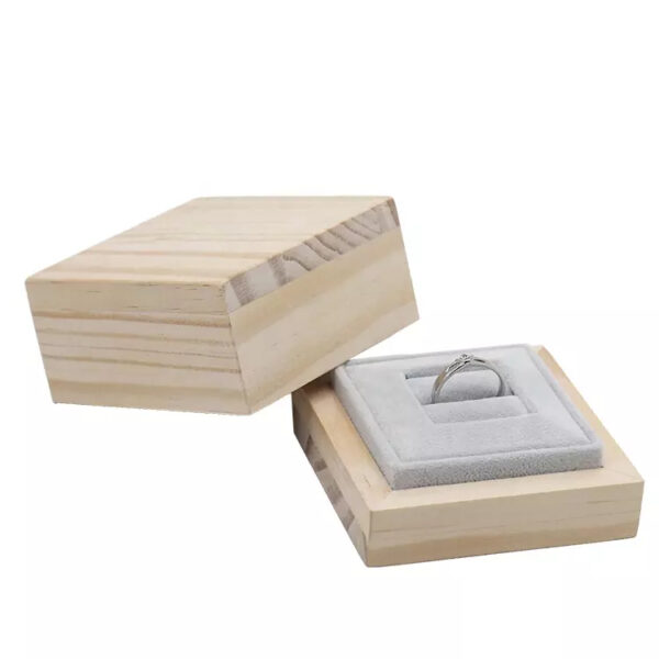 Dřevěná dárková krabička na šperky