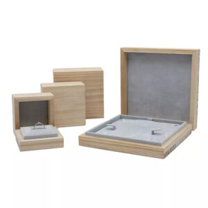 Деревянная подарочная коробка для ювелирных изделий