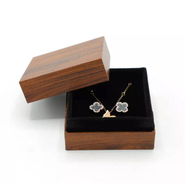Dřevěná krabička na šperky